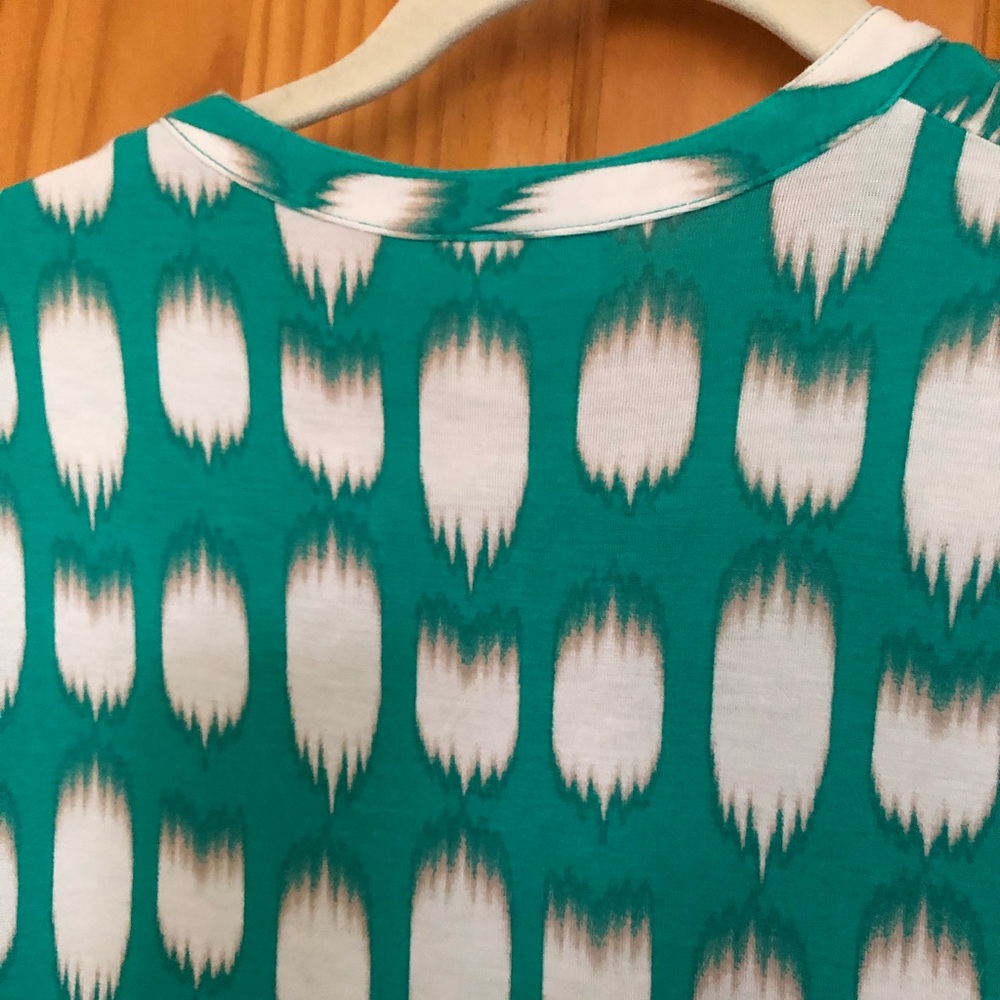 By Dana Buchman, Women’s top, v- neck - Picture 4 of 5